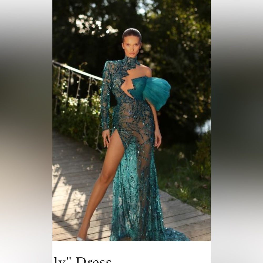 FJOLLA HAXHISMAJLI OFFICIAL
"Molly" Dress